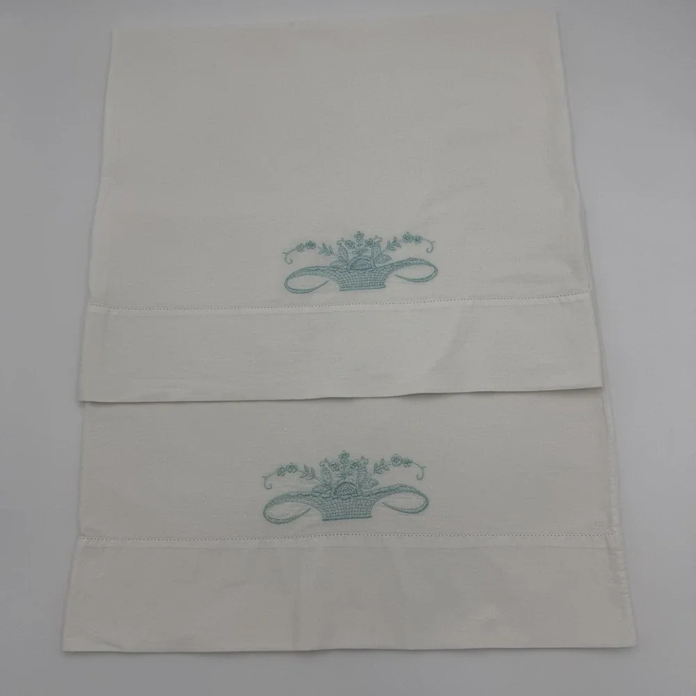 Set of 2 Embroidered Blue Flower Basket‎ White Pillow Cases Covers Bedroom Vtg